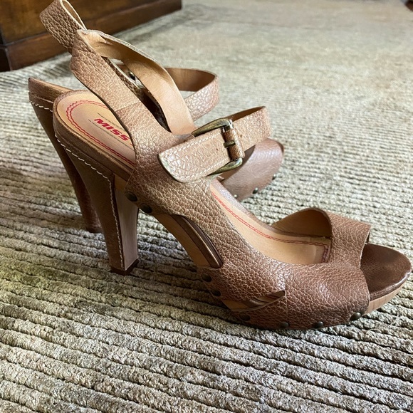 Taupe pebbled leather miss sixty high heeled sandals - Picture 3 of 11